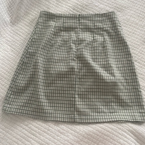 BRANDY MELVILLE JOHN GALT PLAID GREEN SKIRT - Picture 3 of 4